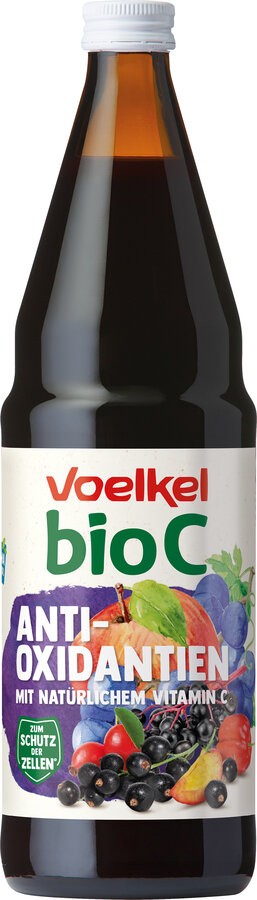 Voelkel BioC Antioxidantien, 0,75 ltr Flasche - mit natürlichem Vitamin C In der Hektik des Alltags kann diese wohlschmeckende Komposition erntereifer Bio-Früchte den Körper bei der Bewältigung von oxidativem Stress unterstützen. Die natürlichen Farbstoffe der Beeren und Trauben geben diesem kräftigen Saft seine charakteristische Farbe. Mit dem hohen Gehalt an Vitamin C ist bioC Antioxidantien der ideale Begleiter für einen aktiven Tag.