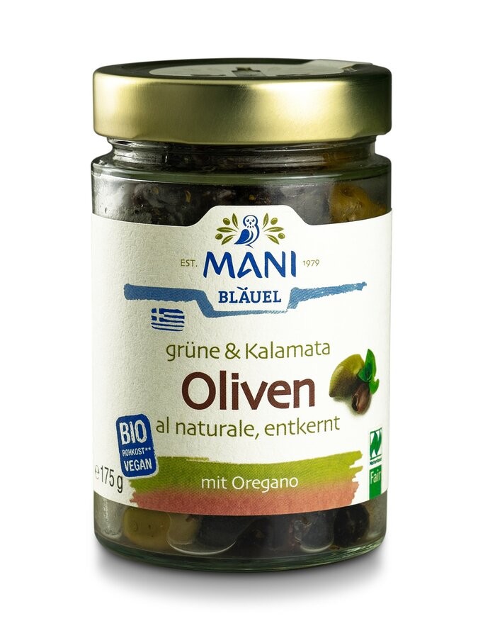 Kreiere unvergessliche Geschmacksmomente mit dem Mani Grüne & Kalamata Olivenmix al Natural. Dieser sorgsam zusammengestellte Mix aus ökologisch angebauten Kalamata und würzigen Konservolia Oliven, mariniert in hochwertigem MANI Olivenöl und abgerundet mit Oregano, bringt die authentische Vielfalt der mediterranen Küche auf deinen Tisch. Ideal als raffinierte Beilage oder als Herzstück einer jeden Antipasti-Platte, verspricht dieser Olivenmix ein kulinarisches Erlebnis, das die Sinne belebt und zu neuen Kreationen inspiriert.